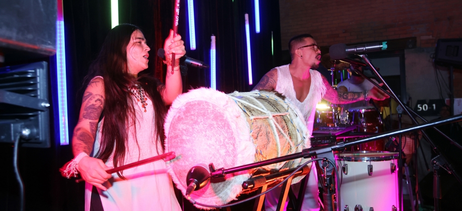 Colombia a través del vinilo: Embajada compartió una lectura contemporánea de su patrimonio musical y de su construcción de identidad